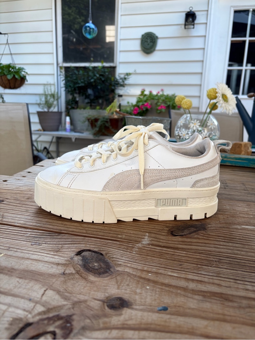 Puma Mayze Stack Women 9.5 White Beige Suede Platform Chunky Sneakers 389861-01